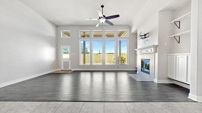 Building Photo - 2135 Llerena Ln