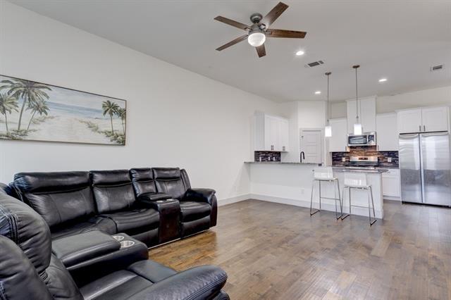 Building Photo - 6043 Rivendell Dr