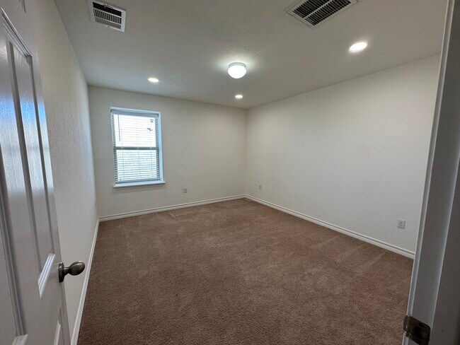 Building Photo - 16905 Lathrop Ave