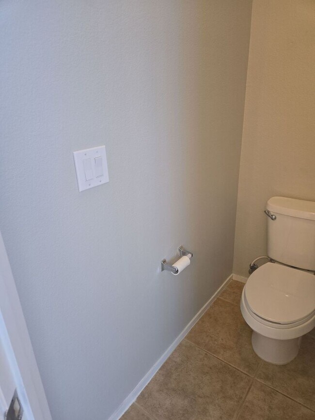 Building Photo - 3-bedroom, 2-bath home located in a cul-de-sac in desirable Anthem Highlands.