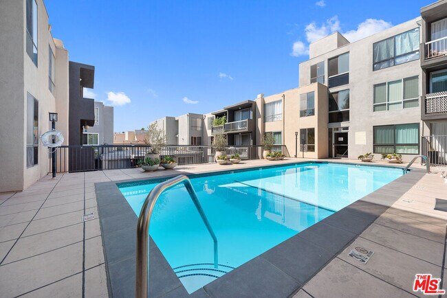 Building Photo - 1745 Camino Palmero St