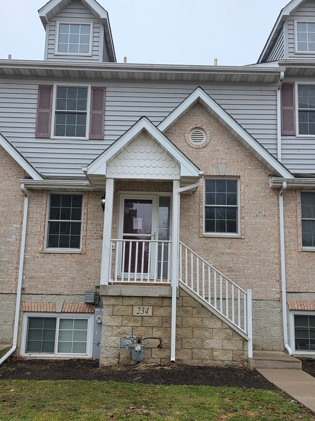 Building Photo - 234 W Kyra Ln