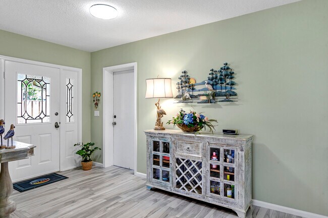 Building Photo - 16997 Waterbend Dr