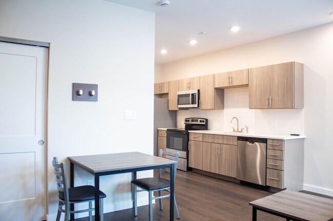 Interior Photo - 510 E White St