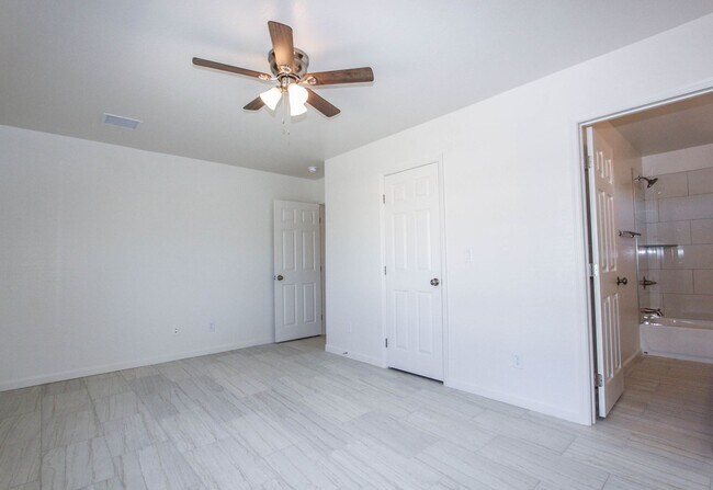 Building Photo - 1251 Barzona Ave