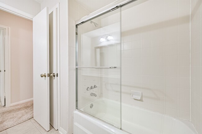 Building Photo - 2005 La Salle Ln