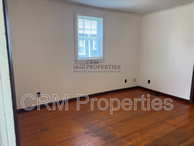 Building Photo - 1107 W Walnut St