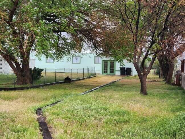 Building Photo - 1111 Hardy Ln