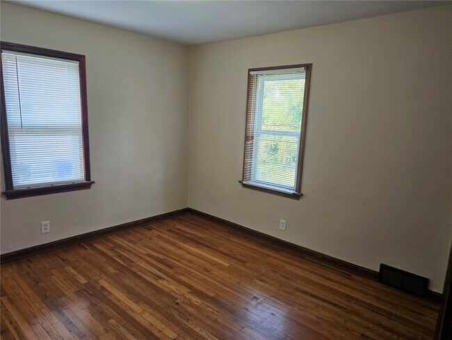 Building Photo - 1636 Quendo Ave