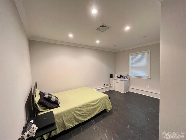 Building Photo - 15 Barnett Pl