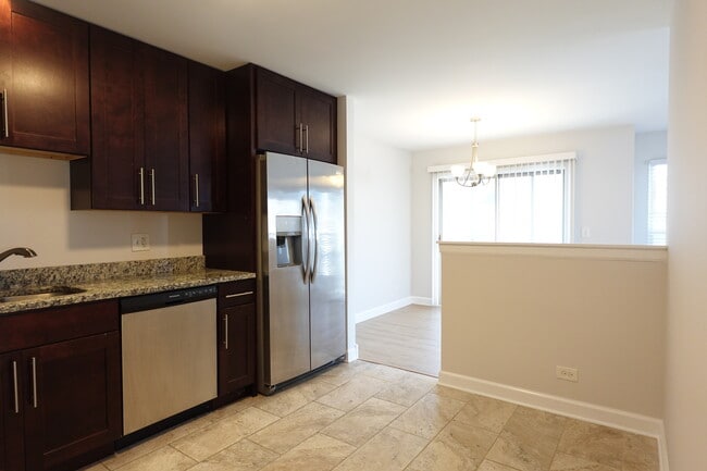 Building Photo - 881 Essex Cir