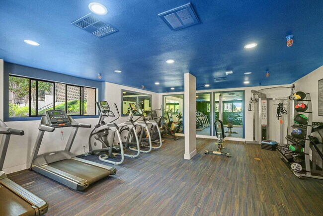 Building Photo - Marbrisa