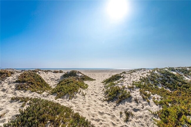 Building Photo - 645 Sunfish Way