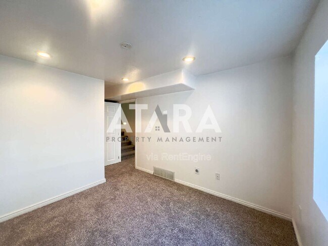 Building Photo - 11837 Sunrise View Dr