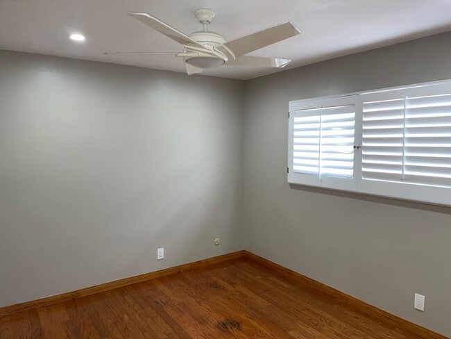 Building Photo - 5-Bedroom Carson 2-Story Home