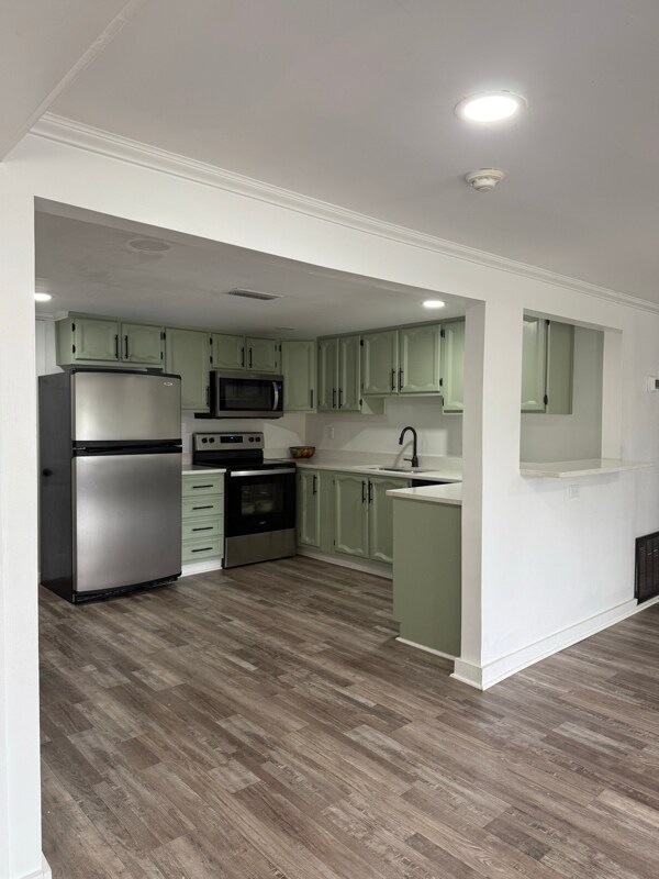 Building Photo - 915 Belleview Cir W