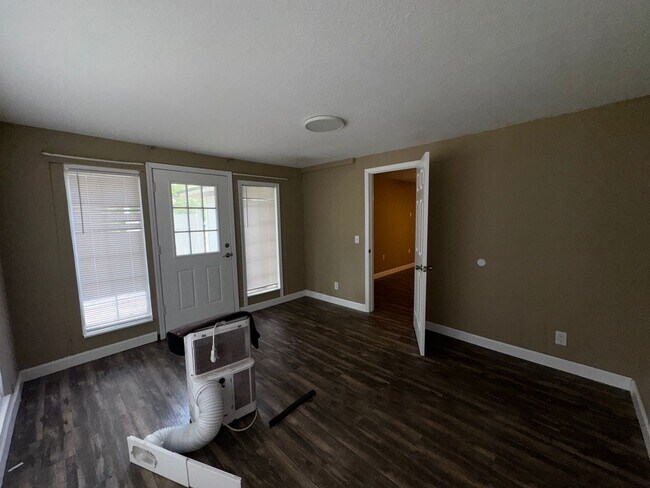 Building Photo - Cozy & Private 2-Bedroom Duplex Rental in Ocala