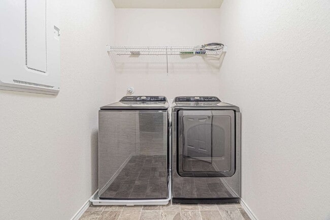 Building Photo - Energy-Efficient Two-Story Home in Northside ISD – Available for Lease!