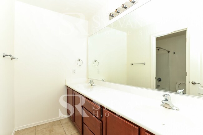 Building Photo - The living is easy in this 5 bedroom, 3 ba...