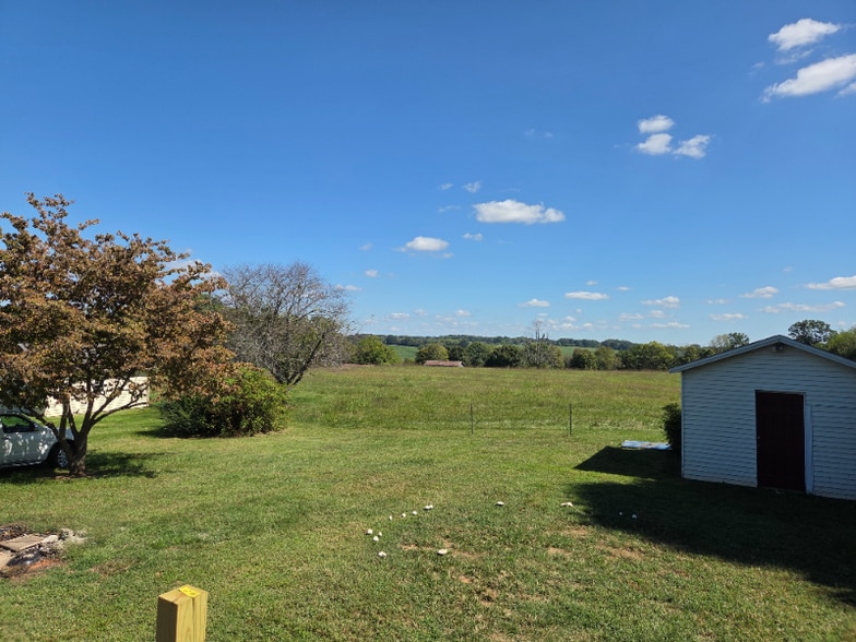 Building Photo - 3 miles from square off Byp