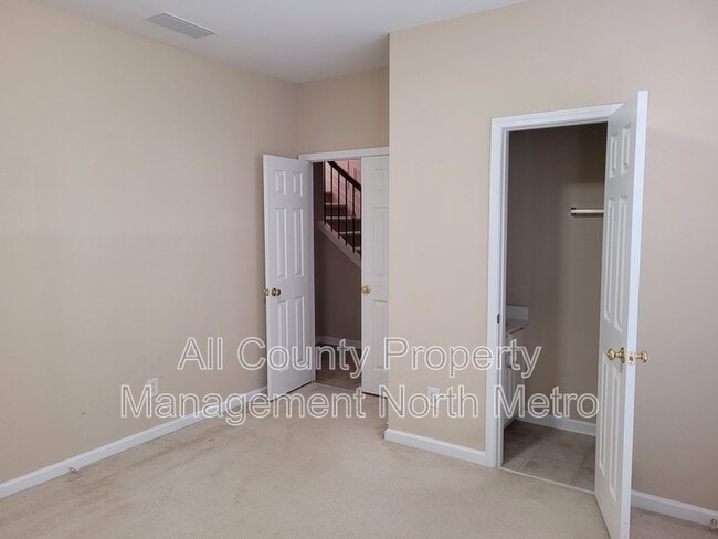 Building Photo - 5005 Foxfield Trace SE