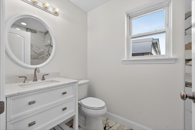 Building Photo - 40 E 5th St