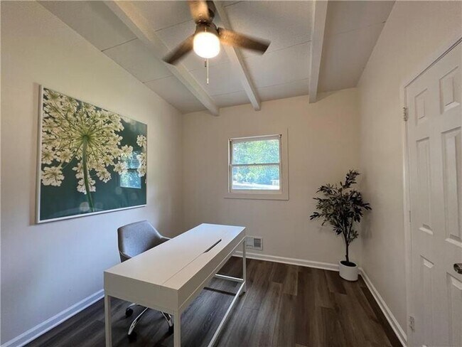 Building Photo - 2956 Monterey Dr
