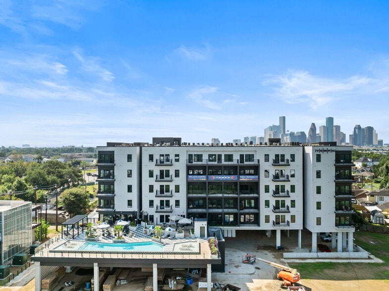 Building Photo - Tempo at White Oak