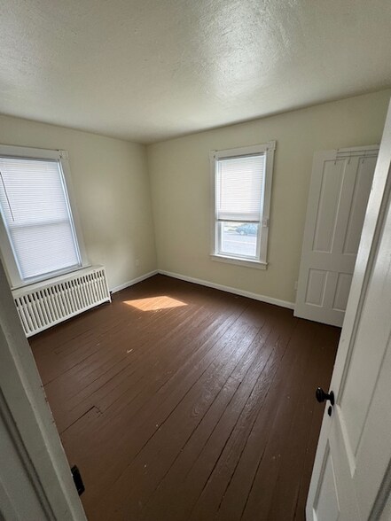 Building Photo - 528 E Mulberry St