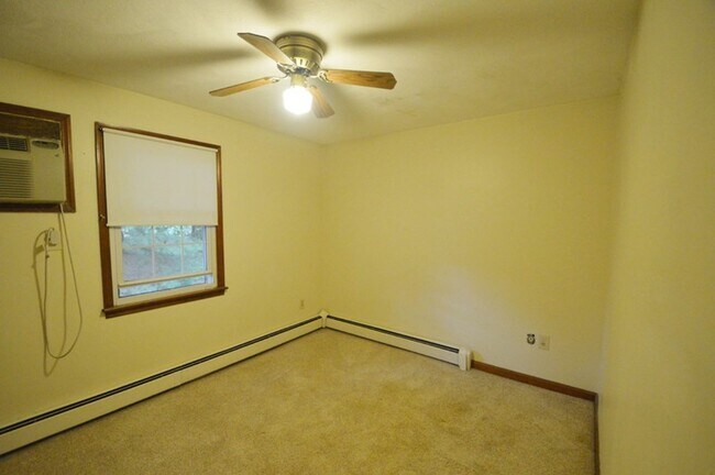 Building Photo - Holden: 2 Bed 1 Bath, Heat & Hot Water Inc...