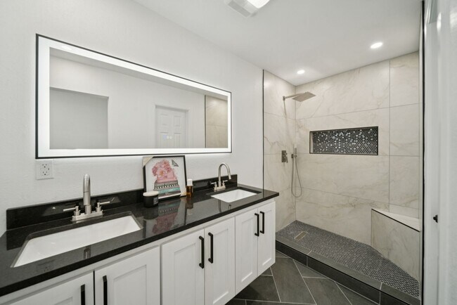 Building Photo - REIMAGINED/LIKE NEW...