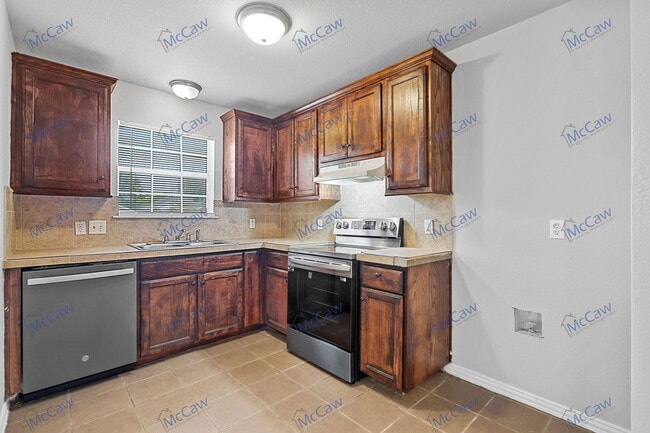 Building Photo - 3108 Lincoln Ave