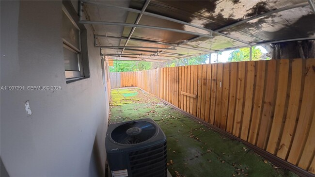 Building Photo - 15812 NW 39th Ct