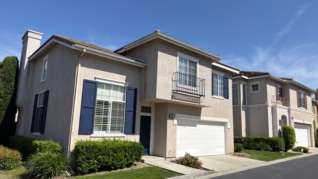 Building Photo - Spacious two-story home with functional layout and strong natural light in a well-maintained Ocea...