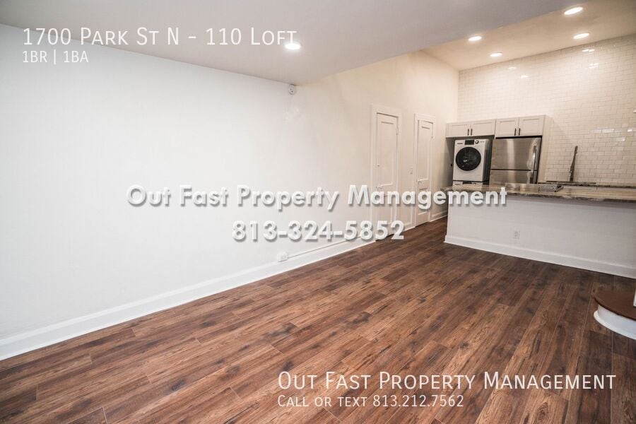 Building Photo - 1700 Park St N