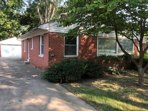 Building Photo - 3-Bedroom Home in a Charming Neighborhood!