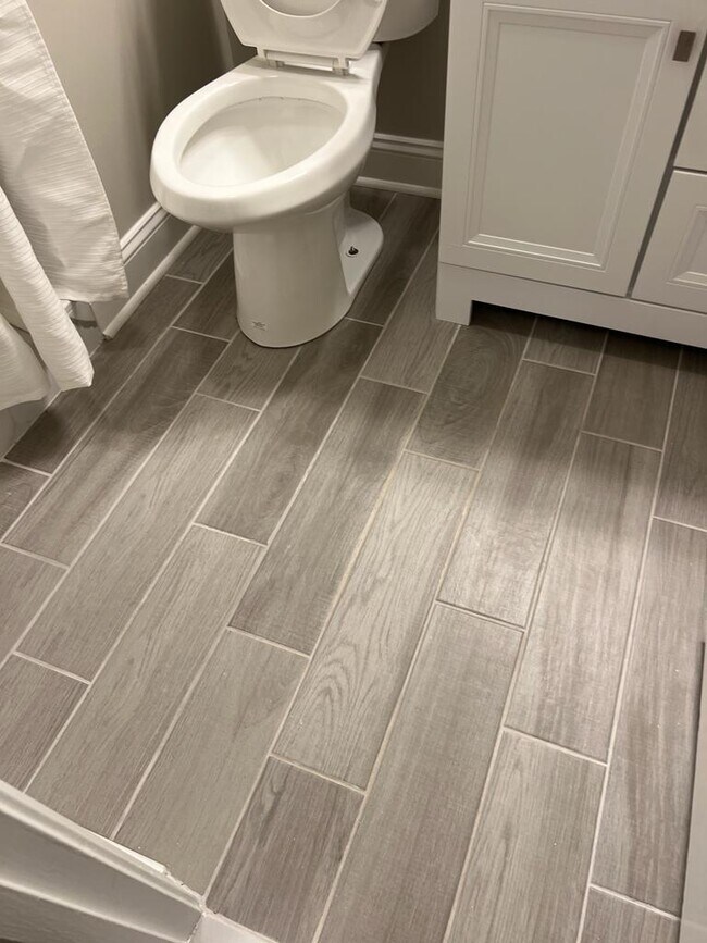 Building Photo - Spacious Newly Renovated Basement with Pri...