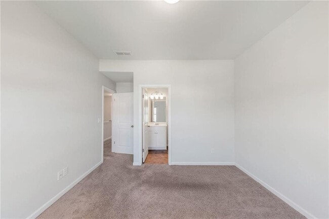 Building Photo - 3625 Hawthorne Terrace