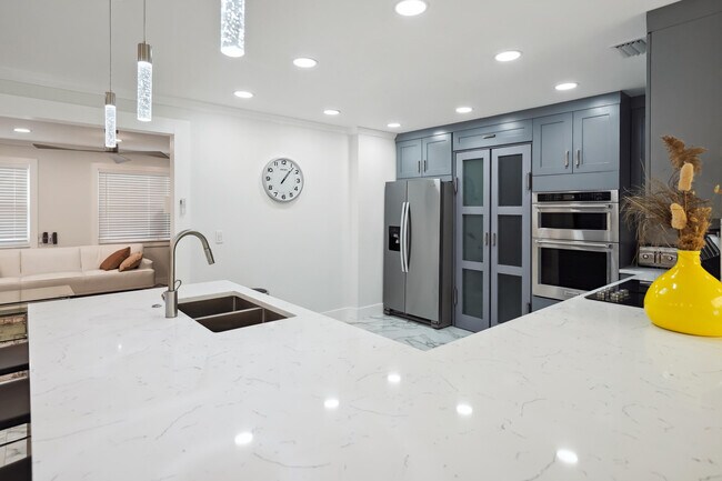 Building Photo - 4091 Lakespur Cir N