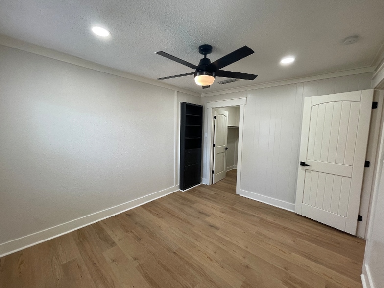 Building Photo - 604 12th St SE