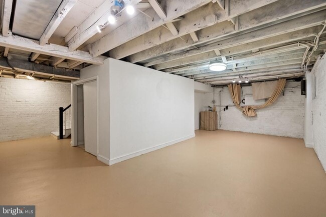 Building Photo - 10512 Warfield St