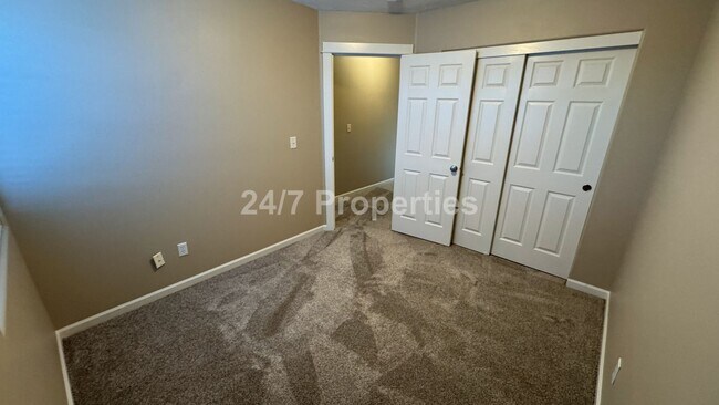 Building Photo - 3 BD I 2.5 BA Home - Fairview