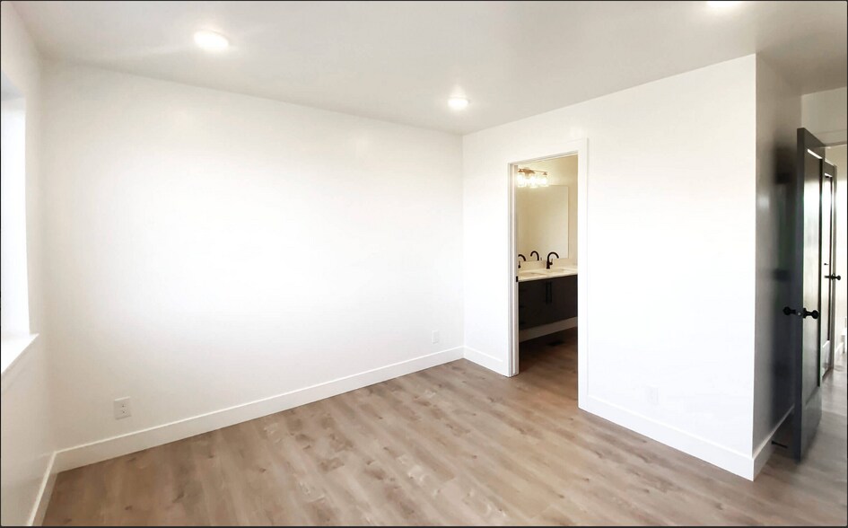 Building Photo - 2061 S Main St