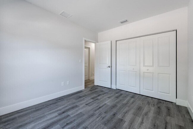 Building Photo - 1119 Osceola Dr