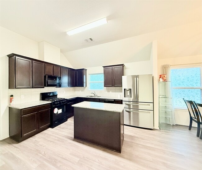 Building Photo - 15515 Islandview Ln