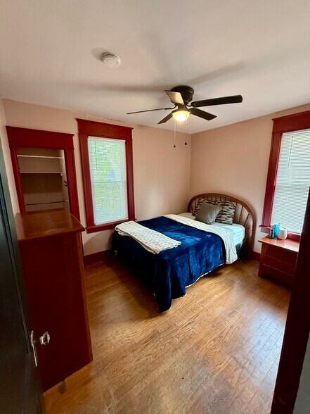 back bedroom - 1005 Kellogg Ave