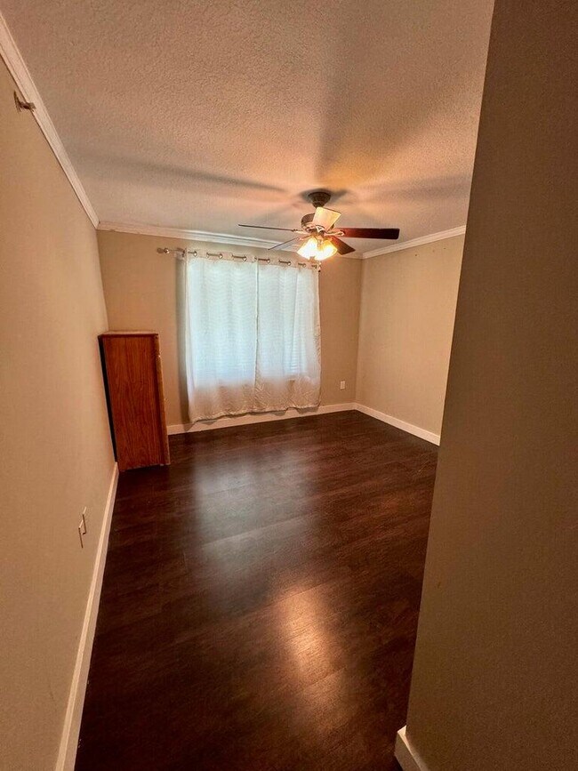 Building Photo - 803 Villa Cir