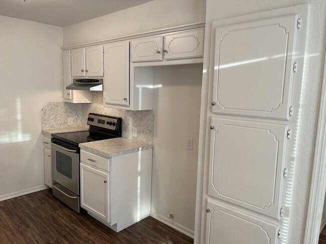 Building Photo - 3 bedroom home for rent in Edmond near W 15th Street and Santa Fe!  2 baths, 2 car garage + fence...