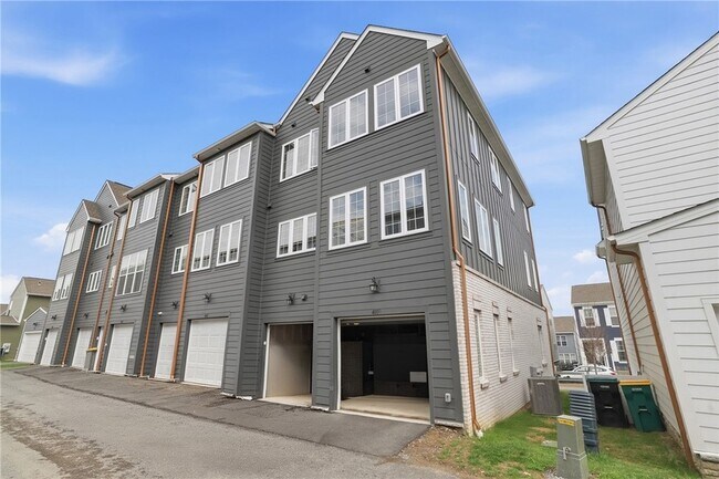 Building Photo - 4009 Cottage Wy