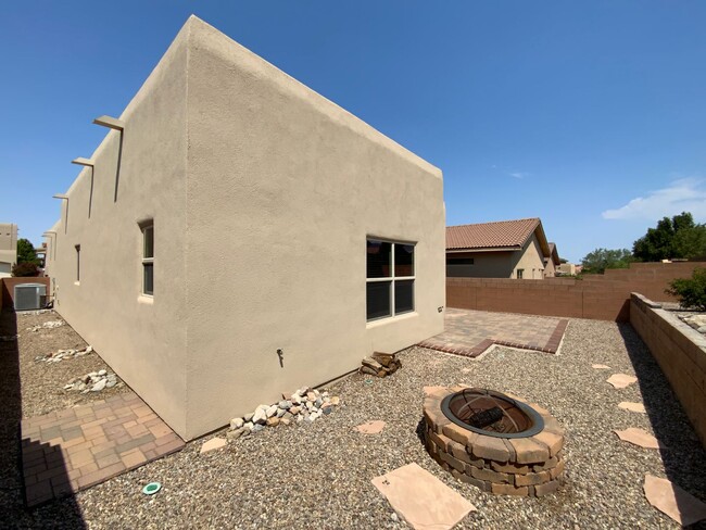 Building Photo - 3 Bedroom Custom Single Story Home Availab...